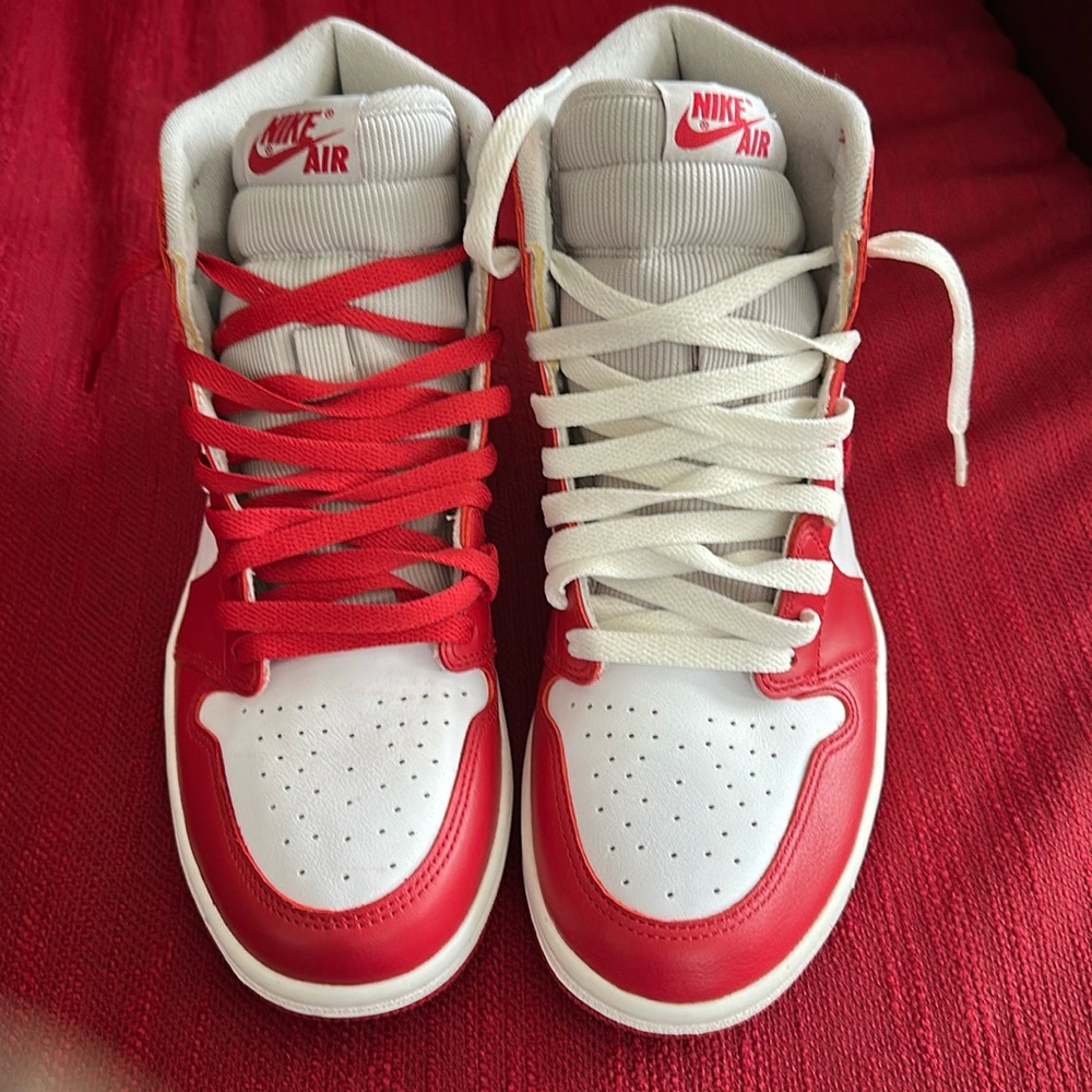 Size 9.5w Nike Air Jordan 1 Retro HI OG Newstalgia Chenille Red DJ4891-061